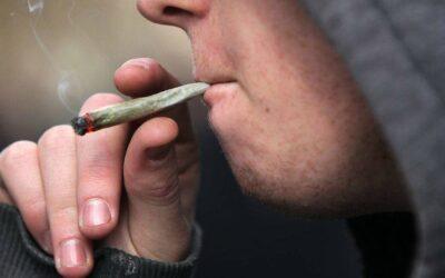 ¿Cómo ayudar a tu hijo para que deje de fumar porros?
