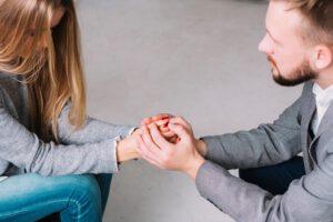 psicólogos especializados en alcoholismo en Valencia - manos